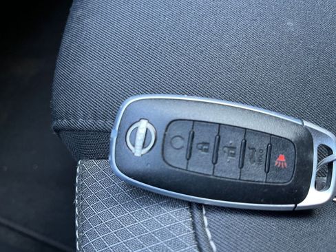 Used 2025 Nissan Pathfinder SV image 25