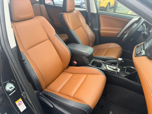 Used 2018 Toyota RAV4 Limited AWD/4WD image 10