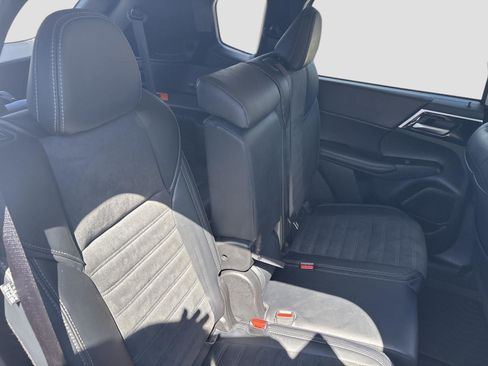 Used 2024 Mitsubishi Outlander 4WD Plug-In Hybrid image 25
