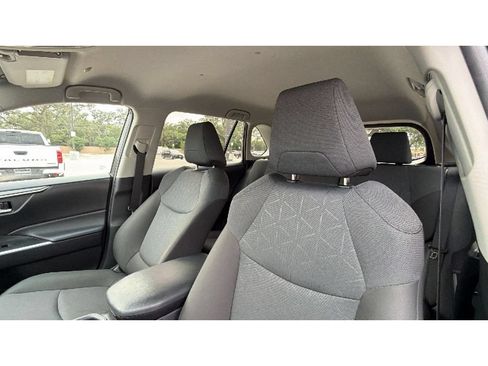 Used 2025 Toyota RAV4 XLE AWD/4WD image 23