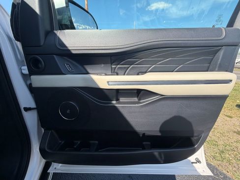 Used 2019 Ford Expedition Platinum AWD/4WD image 18