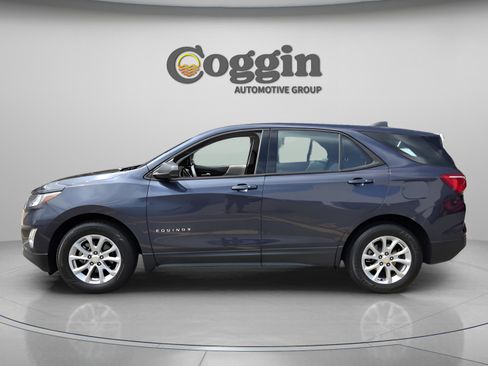 Used 2018 Chevrolet Equinox LS FWD image 2