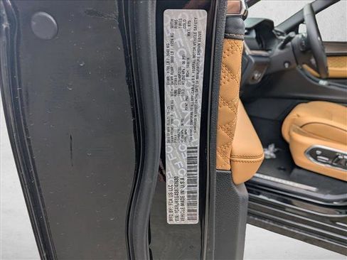 New 2025 Jeep Grand Cherokee L Summit w/ Obsidian Package image 17