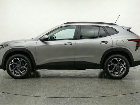 Used 2025 Chevrolet Trax LT image 5