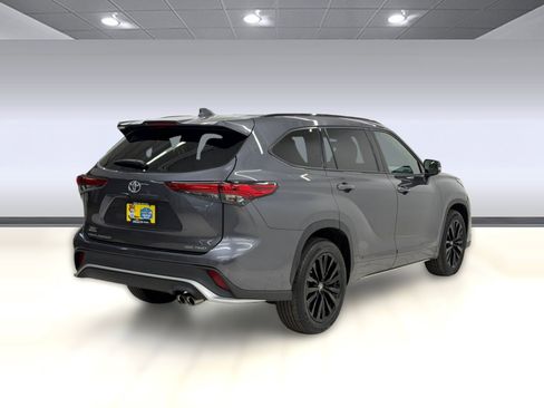 Used 2023 Toyota Highlander XSE AWD/4WD image 7