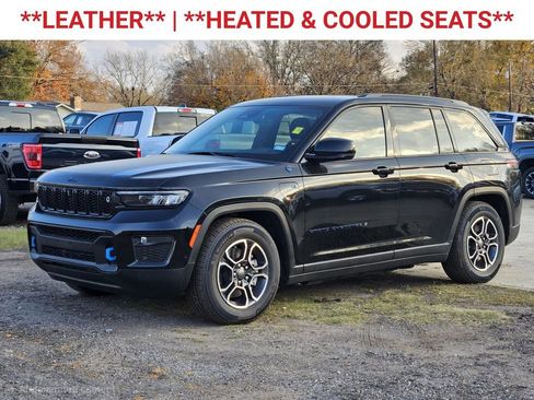 Used 2023 Jeep Grand Cherokee Trailhawk w/ Advanced Protech Group II AWD/4WD image 3