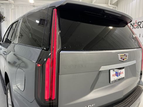 Used 2025 Cadillac Escalade Premium Luxury image 18