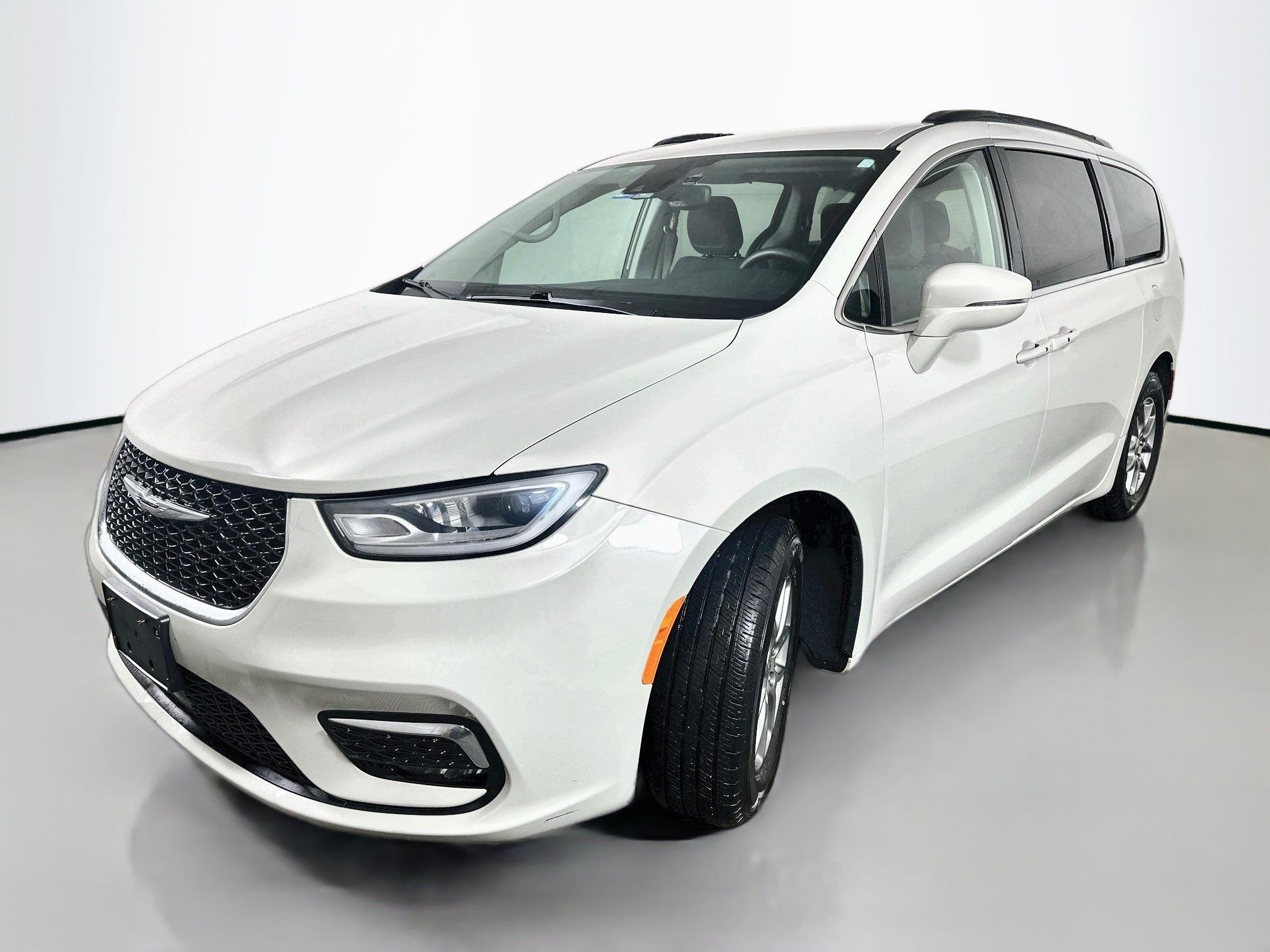 Used 2021 Chrysler Pacifica Touring FWD image 3