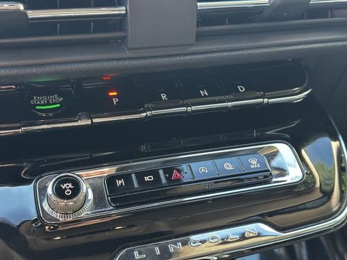 Certified 2023 Lincoln Corsair AWD image 24