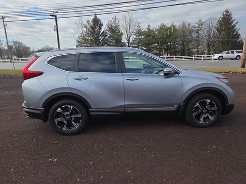 Used 2019 Honda CR-V Touring image 2