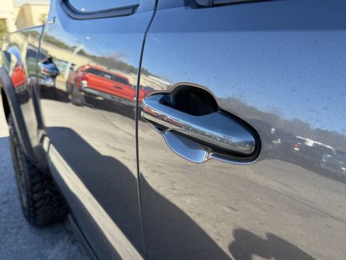 Used 2016 Toyota Tacoma SR5 w/ SR5 Appearance Package (SN) image 7