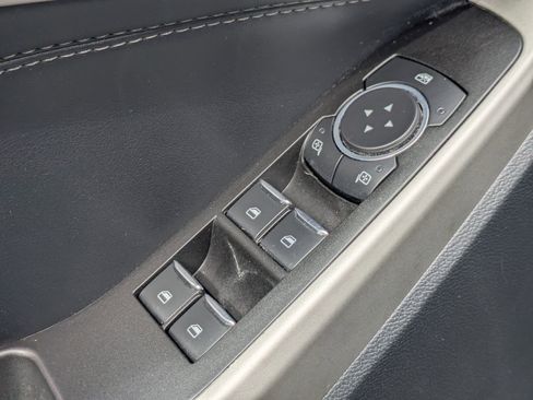 Used 2022 Ford Explorer XLT w/ Equipment Group 202A image 11