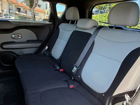 Used 2015 Kia Soul FWD image 19