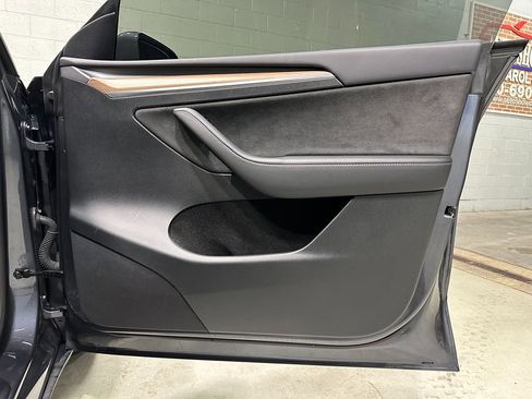 Used 2023 Tesla Model Y Performance AWD/4WD image 9