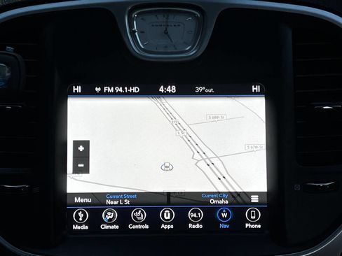 Used 2019 Chrysler 300 Limited w/ Safetytec Plus Group image 32