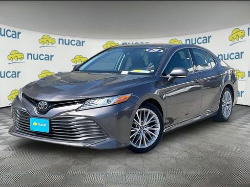 Used 2019 Toyota Camry XLE FWD image 3