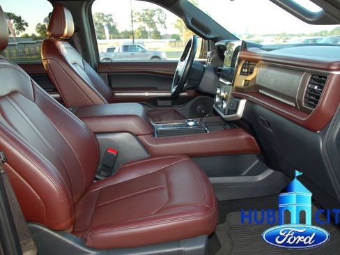 Used 2024 Ford Expedition Limited RWD image 15