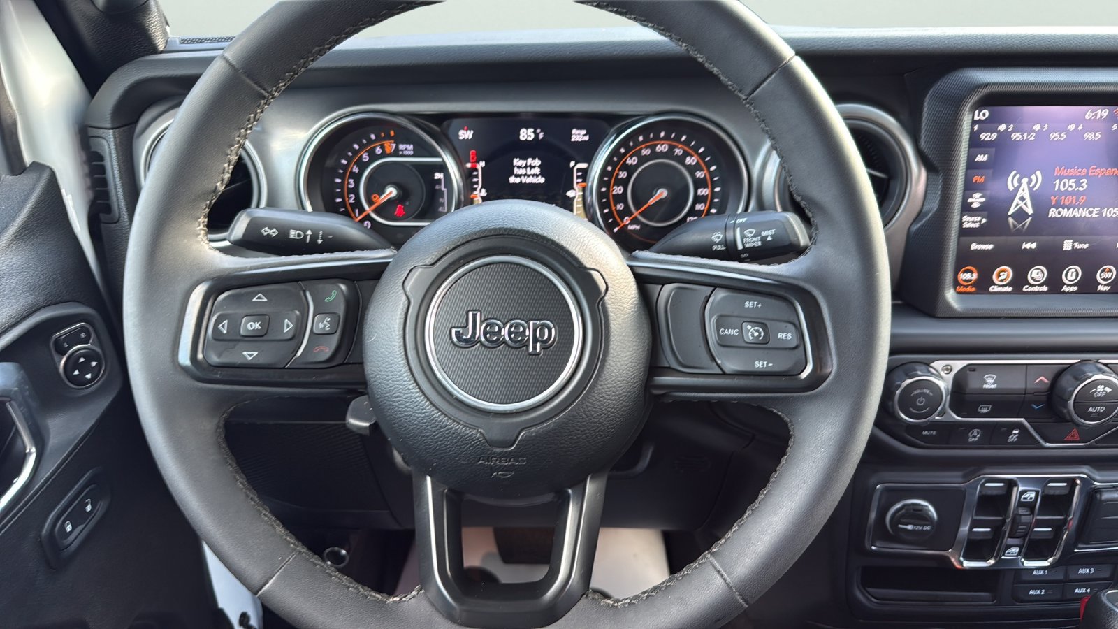 Used 2023 Jeep Gladiator Sport AWD/4WD image 12