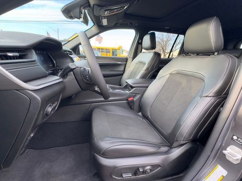 New 2026 Jeep Grand Cherokee Altitude image 13