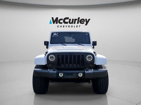 Used 2014 Jeep Wrangler Unlimited Sahara w/ Dual Top Group AWD/4WD image 2
