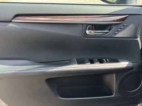 Used 2017 Lexus ES 350 w/ Luxury Package FWD image 28