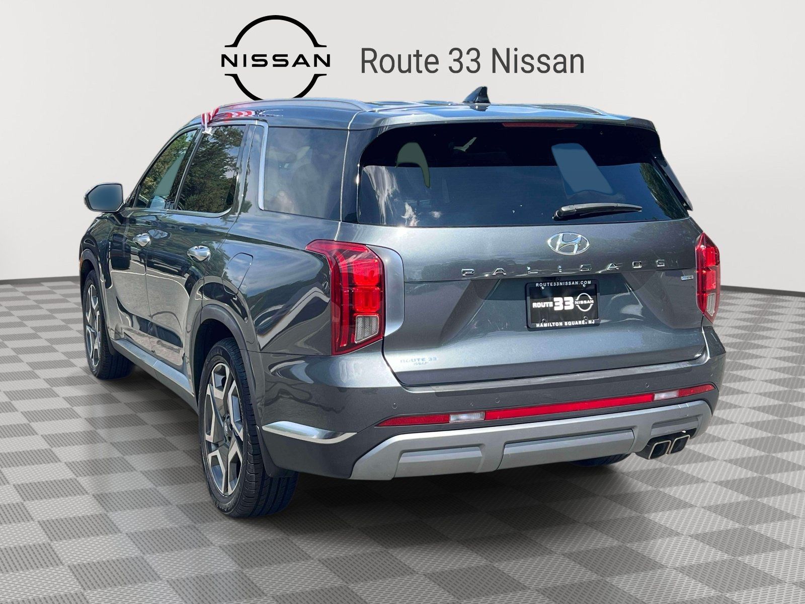 Used 2023 Hyundai Palisade Limited AWD/4WD image 2