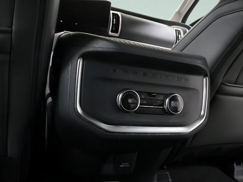 Used 2025 Ford Expedition Active AWD/4WD image 27
