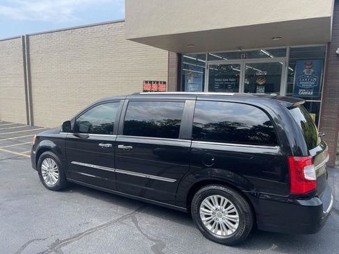 Used 2015 Chrysler Town & Country Limited Platinum w/ Trailer Tow Group FWD image 7