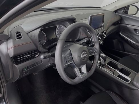 Used 2025 Nissan Sentra SR w/ Midnight Edition image 10