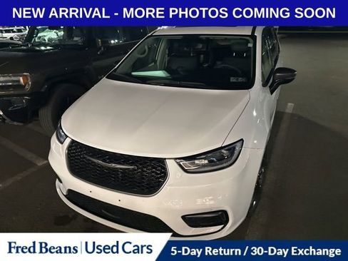 Used 2024 Chrysler Pacifica Touring-L w/ Road Tripper Package image 1