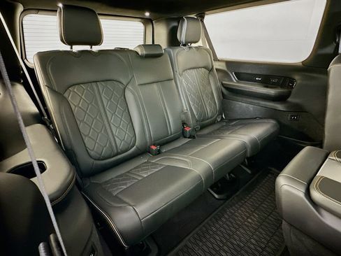 Used 2023 Jeep Grand Wagoneer L Series III w/ Rear Seat Video Group 1 AWD/4WD image 37