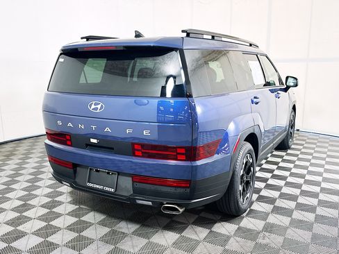 Used 2025 Hyundai Santa Fe SEL FWD image 3