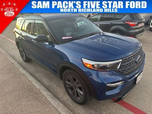 Used 2022 Ford Explorer XLT w/ Equipment Group 202A image 3
