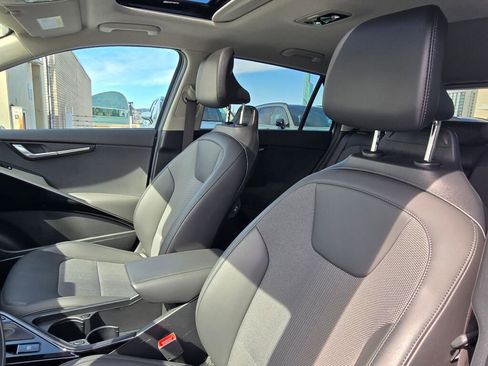 Used 2024 Kia Niro EX Touring FWD image 23