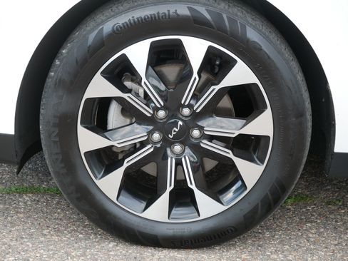 Certified 2023 Kia Carnival EX FWD image 15