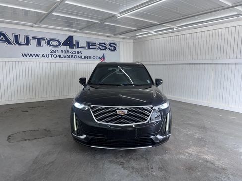 Used 2020 Cadillac XT6 Premium Luxury FWD image 2