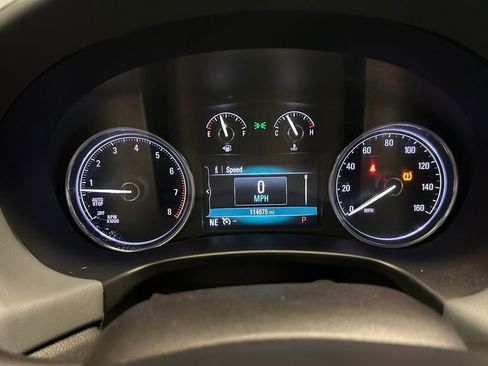 Used 2019 Buick Enclave Essence image 11