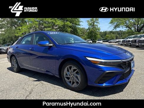 Used 2024 Hyundai Elantra SEL FWD image 1