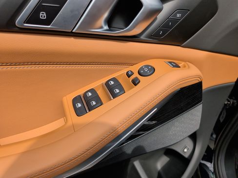 Certified 2025 BMW X5 xDrive50e w/ M Sport Package image 31