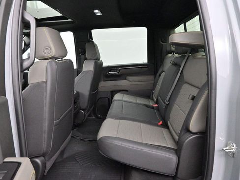 Used 2025 Chevrolet Silverado 2500 ZR2 w/ Technology Package AWD/4WD image 31