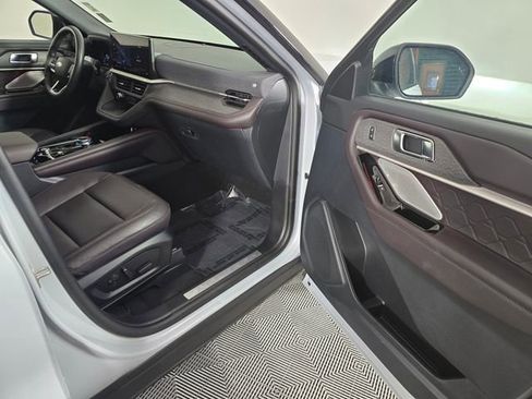 Certified 2025 Ford Explorer Platinum w/ LUX Leather Package AWD/4WD image 12