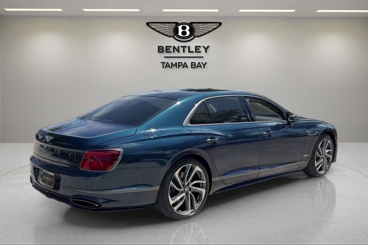 Used 2025 Bentley Flying Spur Plug-In Hybrid AWD/4WD image 4