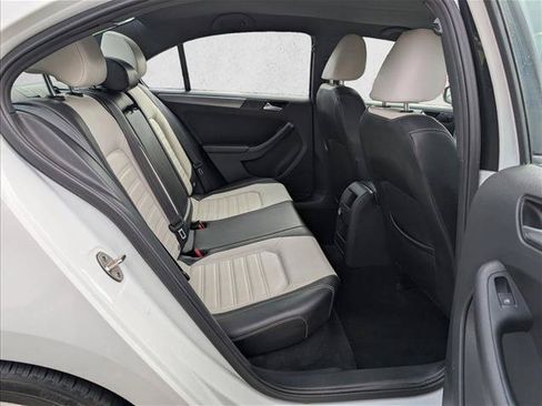 Used 2016 Volkswagen Jetta Sport FWD image 17