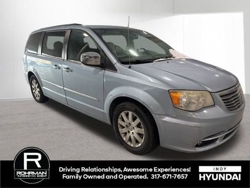 Used 2012 Chrysler Town & Country Touring-L w/ Entertainment Group #2 image 3