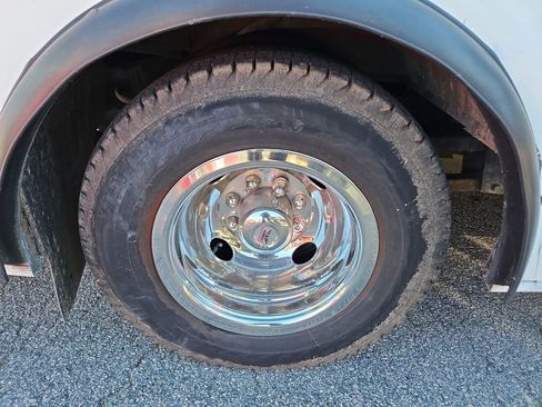 Used 2013 Chevrolet Express 4500 w/ Shuttle Bus Package image 25