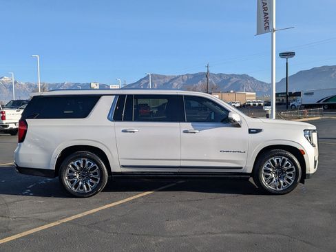 Used 2023 GMC Yukon XL Denali Ultimate image 2