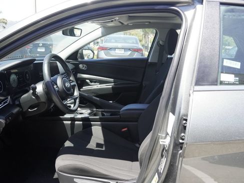 Used 2025 Hyundai Elantra SEL FWD image 18