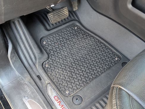 Used 2023 GMC Sierra 2500 Denali w/ Denali Black Diamond Edition image 19