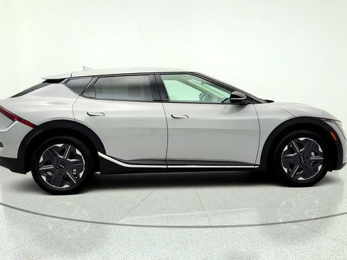 Used 2025 Kia EV6 Light RWD image 4