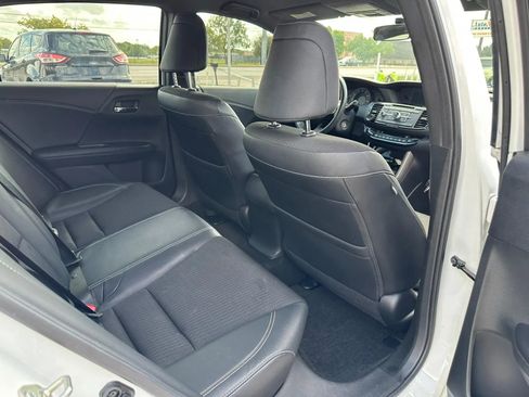 Used 2017 Honda Accord Sport image 5